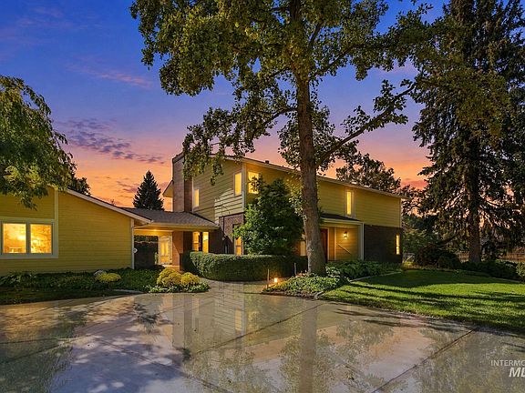 3rd image of 3831 N Farlight Pl