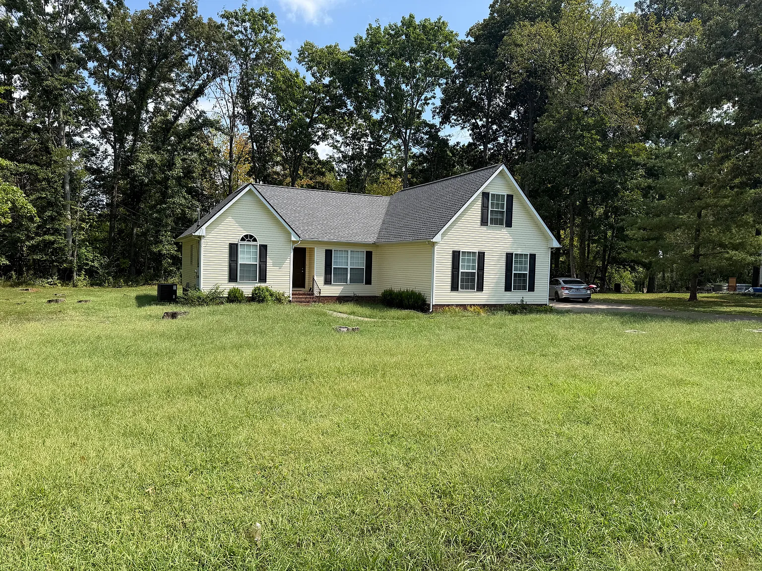 3 bed, 1800 sqft, $2,300 — Photo 3