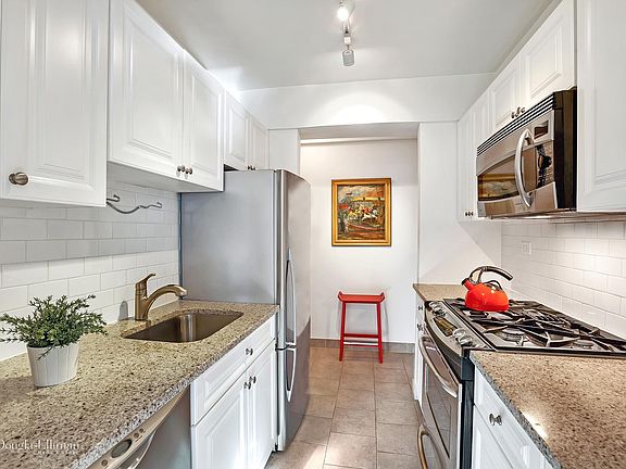 4th image of 40 E 78th St #12D