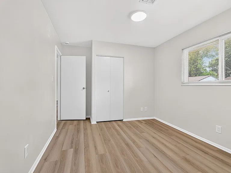 5168 Mapleridge Dr — Photo 11