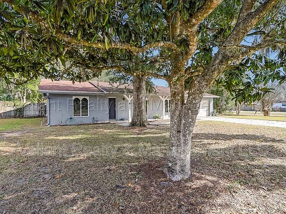 3rd image of 3400 Red Oak Cir
