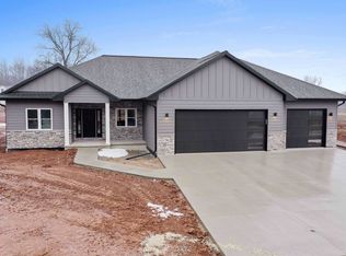 1798 Dallas Ln, De Pere, WI 54115