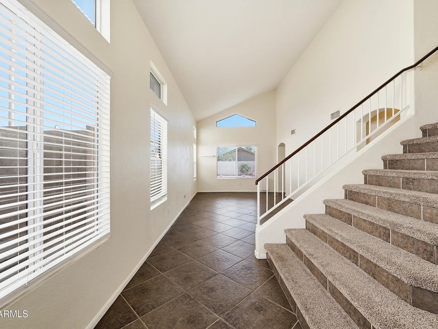 3 bed, 2.5 bath, 1705 sqft, $2,090 — Photo 2