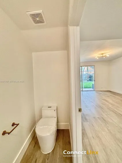 1498 Barcelona Way — Photo 2