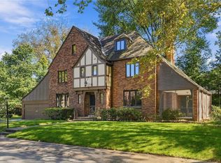 221 Lingrove Pl, Pittsburgh, PA 15208