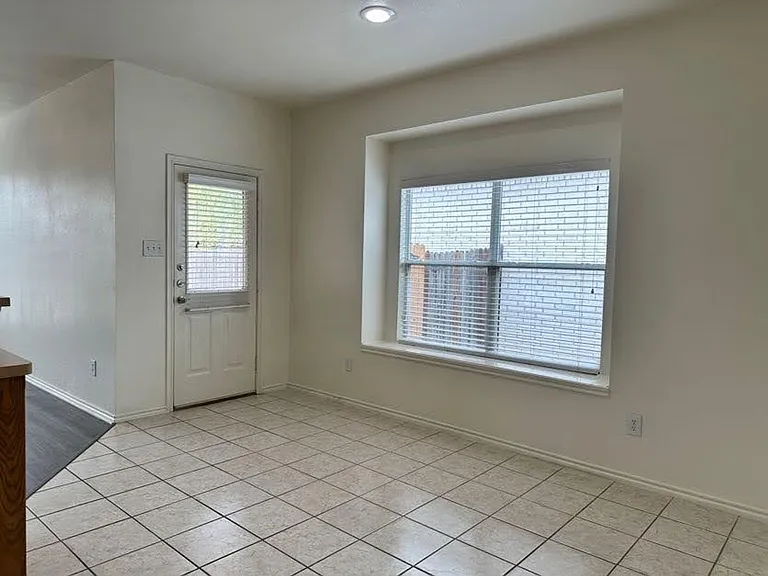 6109 Melanie Dr — Photo 10
