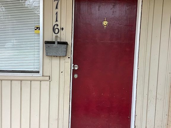 3rd image of 716 E Washington St