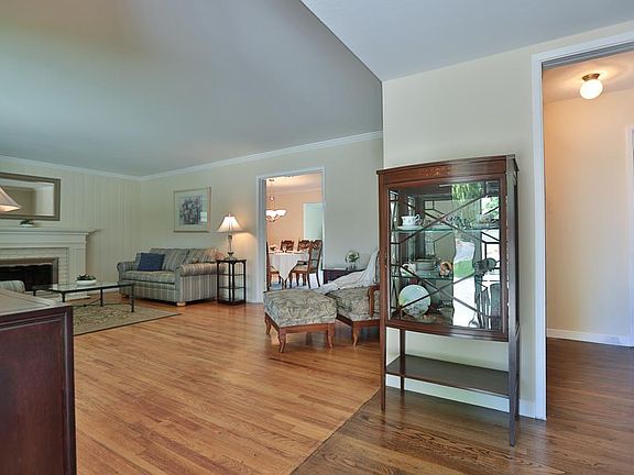 5th image of 1549 Larkspur Dr
