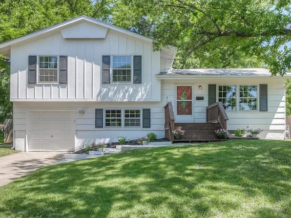 8706 Slater St, Overland Park, KS 66212