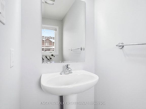 3rd image of 476 Barrick Hill Rd