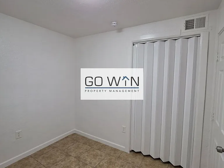 2146 E Taylor St — Photo 8
