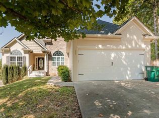 117 Natures Pointe Trl, Carrollton, GA 30117