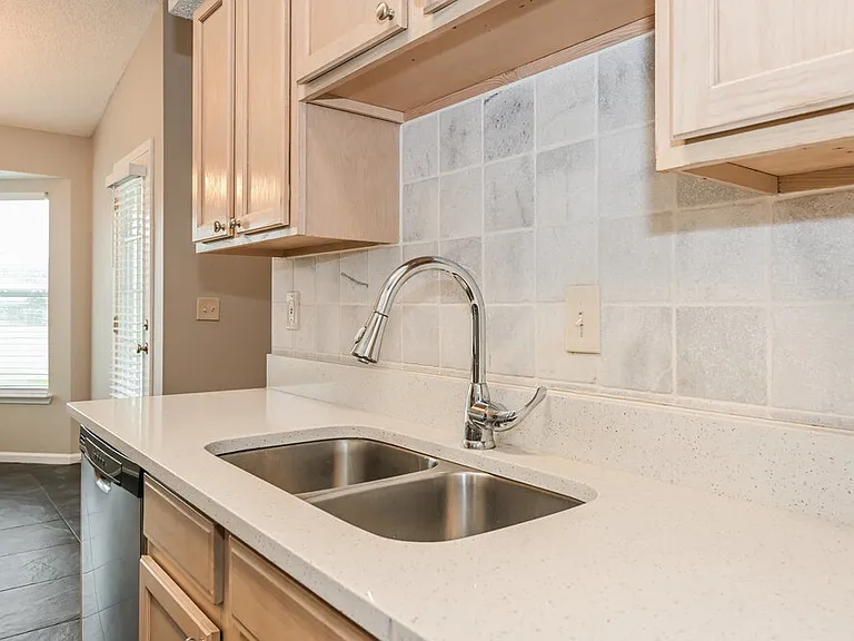 550 Whitfield Rd — Photo 8