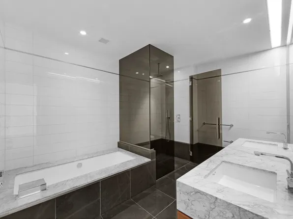 400 Park Avenue South image 11 of 26