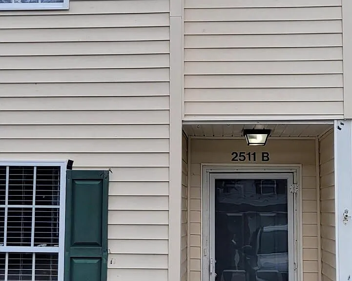2511 Bluff View Ct #B — Photo 1