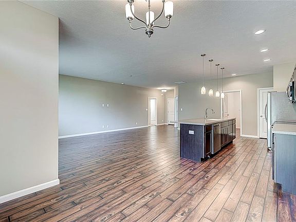 3rd image of 302 Westmoor Dr