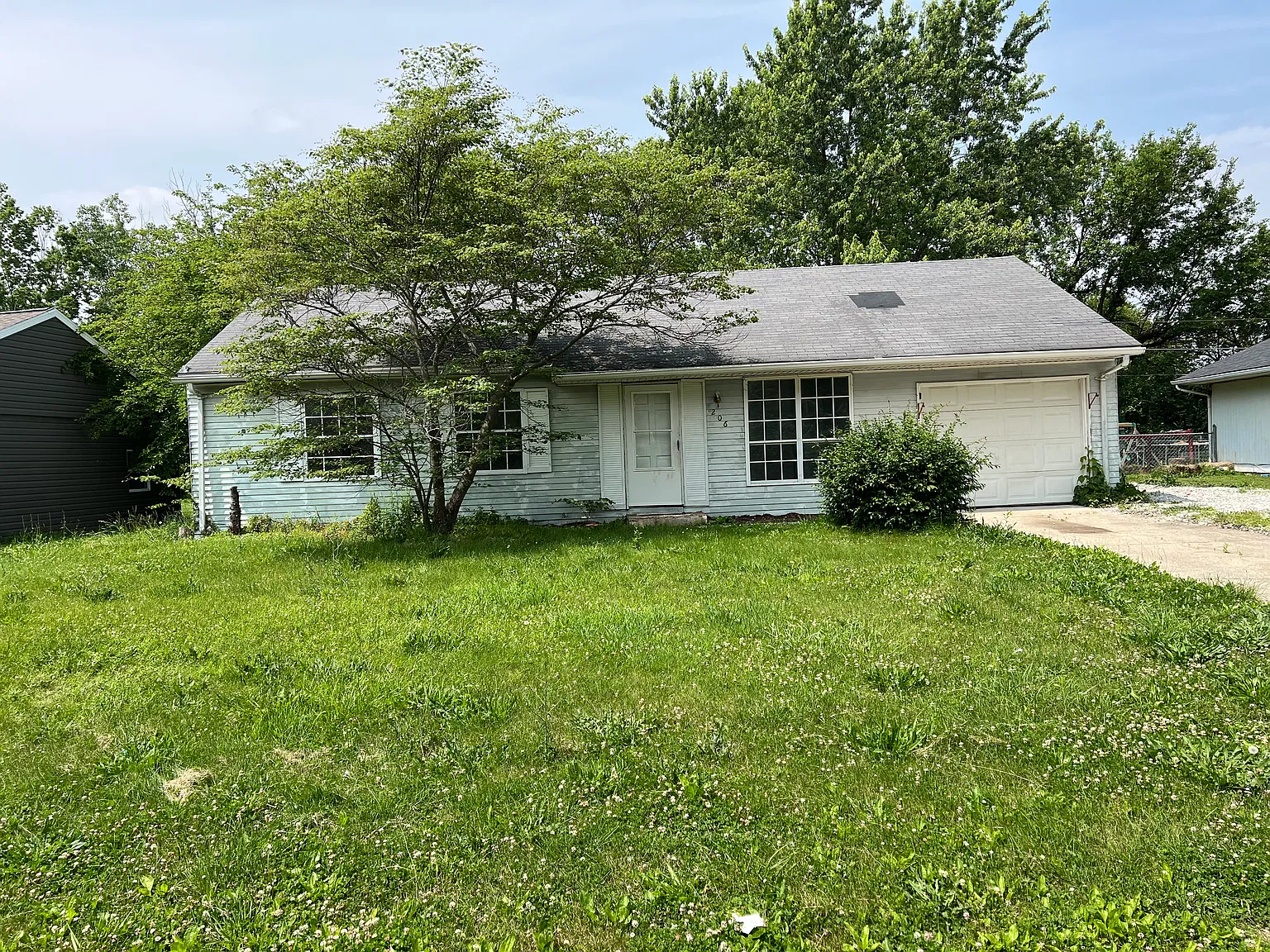 3 bed, 1.5 bath, 988 sqft, $1,275 — Photo 1