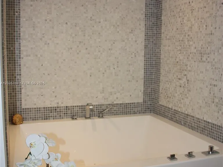 200 Biscayne Boulevard Way #4211 — Photo 4