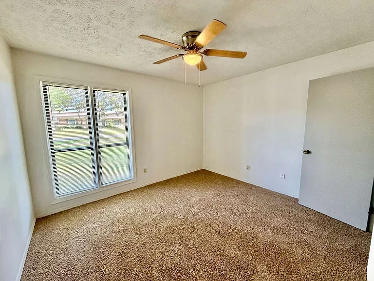 1745 Patricia Ln — Photo 7