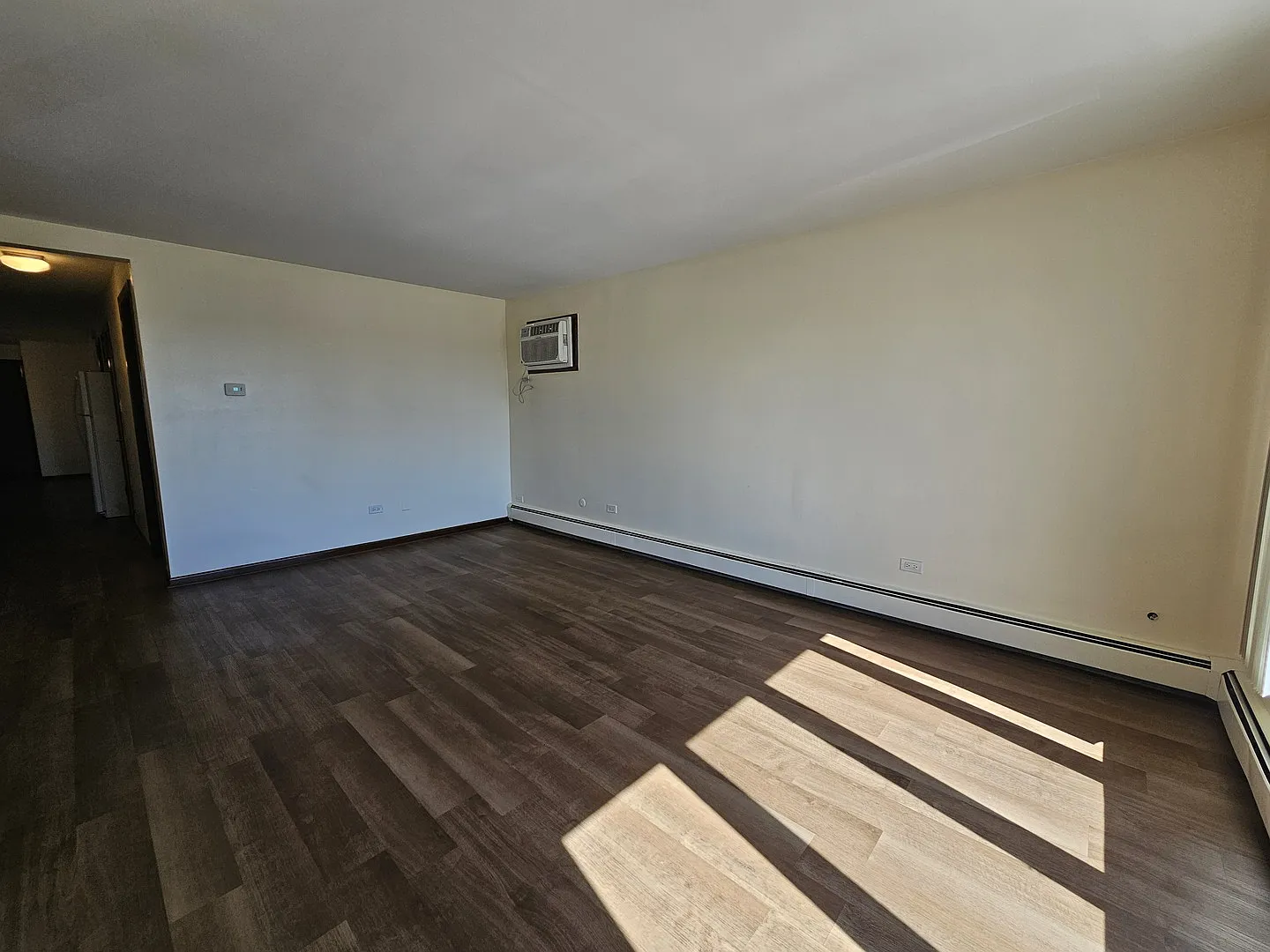3 bed, 1.5 bath, 1050 sqft, $1,800 — Photo 3