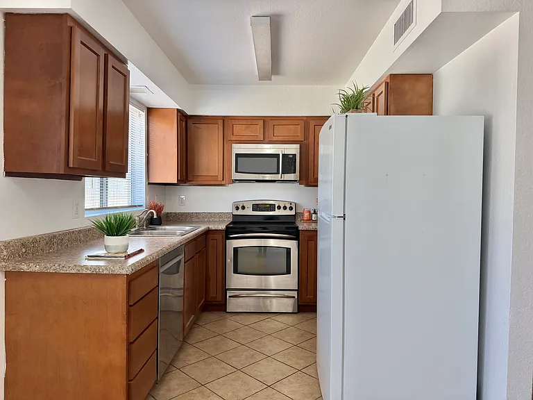 765 N Arrowhead Dr #2 — Photo 1