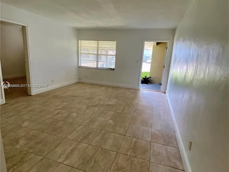 4141 SW 20th St #3 — Photo 4