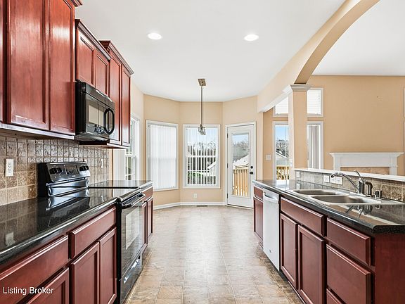 2nd image of 260 Gleneagles Way