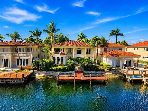 3rd image of 996 Sanibel Dr