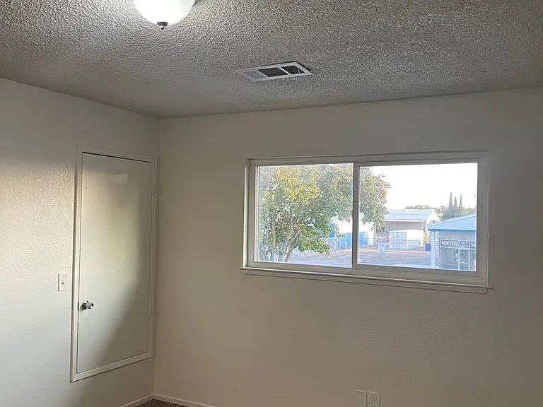 2270 Blossom St — Photo 8