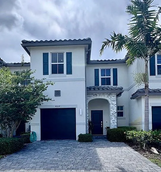 4664 NW 120th Way — Photo 1