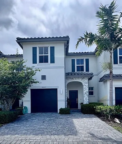 4664 NW 120th Way Photo 1