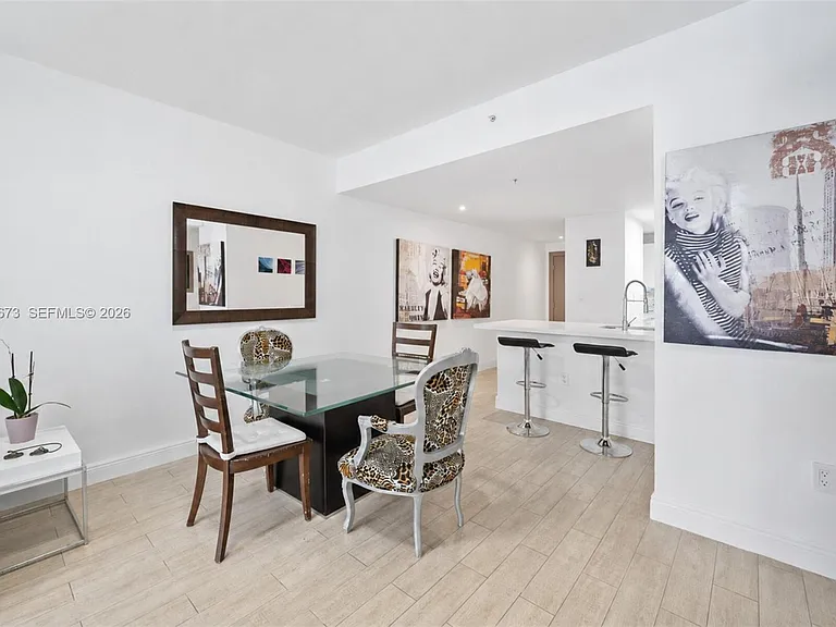 185 SE 14th Ter #1410 — Photo 5