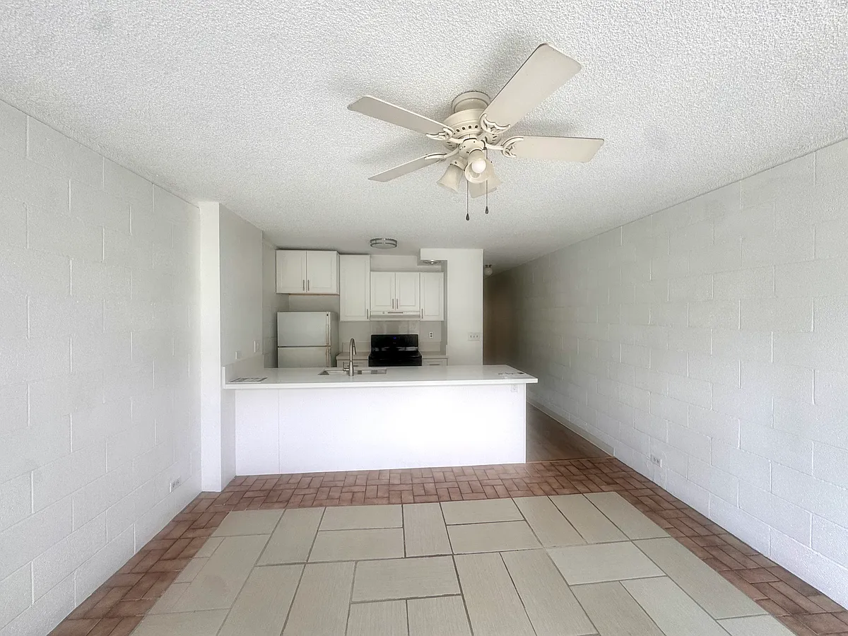 Building Photo - 1642 Kewalo St #202