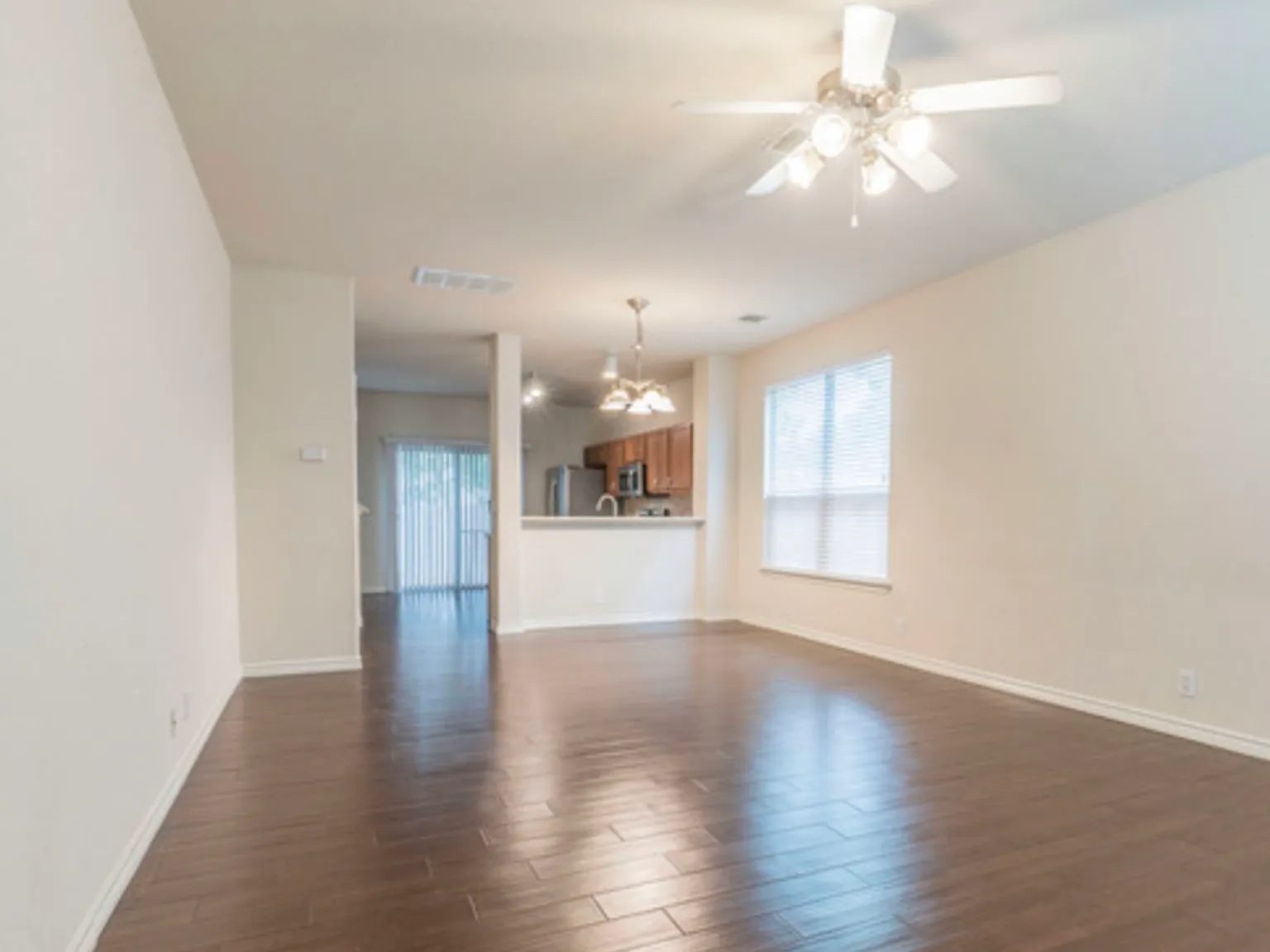 3 bed, 1396 sqft, $1,700 — Photo 3