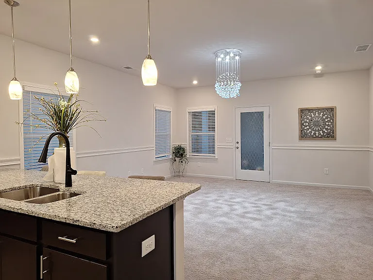 160 Marion Dr — Photo 12