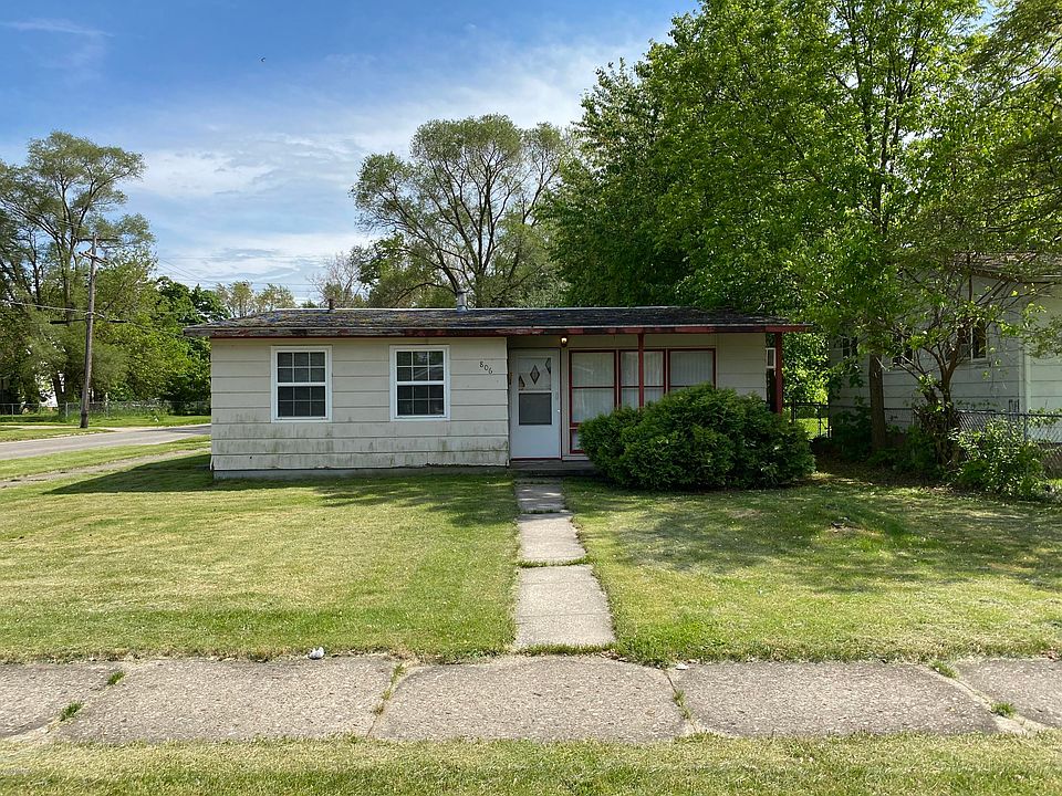 1st image of 806 Wauceda Ave