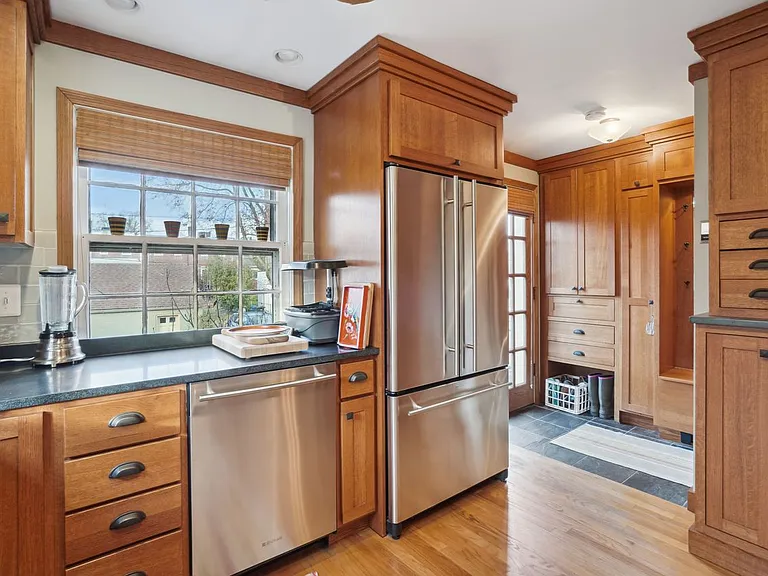 216 E Nelson Ave — Photo 14