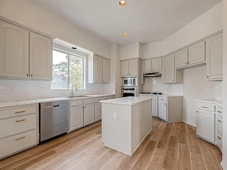 2150 Stacy Knl — Photo 26