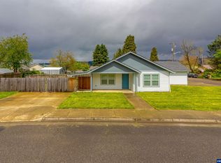 814 18th Ave, Sweet Home, OR 97386