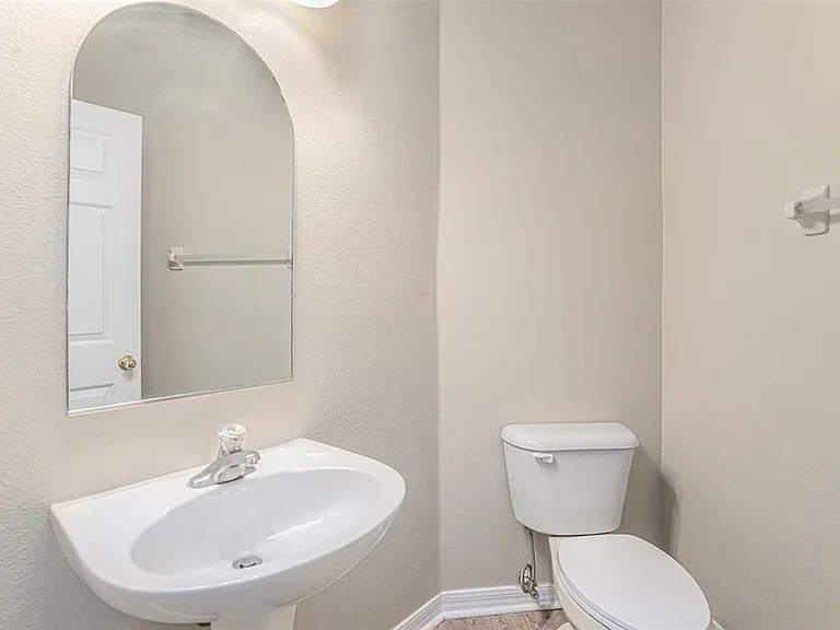 8602 Sandy Plains Dr — Photo 12