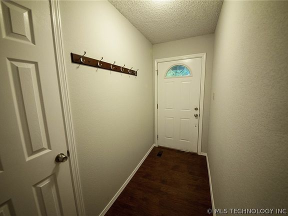 4th image of 13821 S Glen St