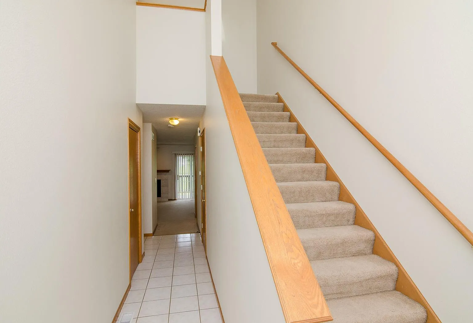 3 bed, 2.5 bath, 1750 sqft, $1,860 — Photo 2