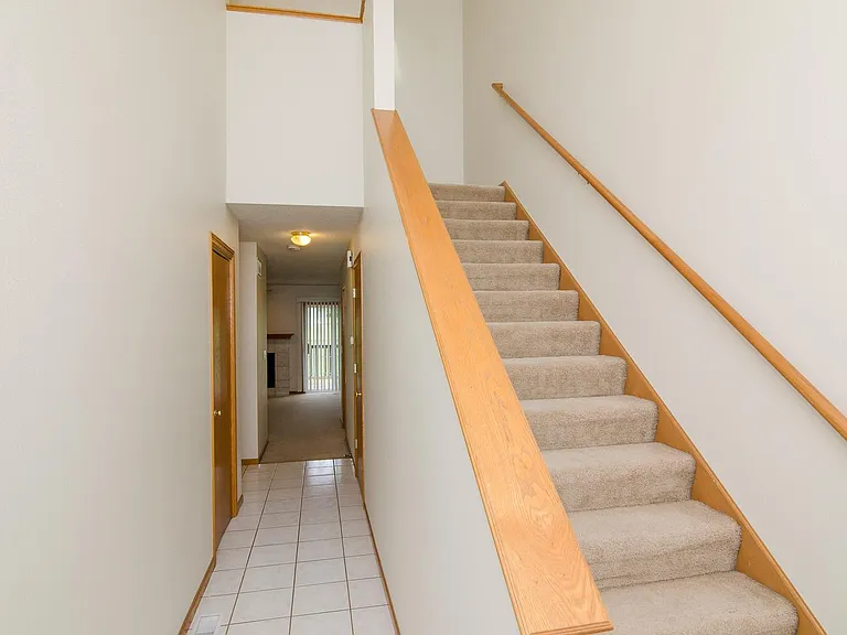 2613 Rushmore Dr — Photo 2