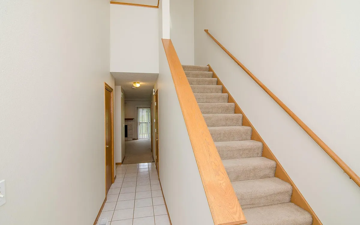 Building Photo - 2613 Rushmore Dr