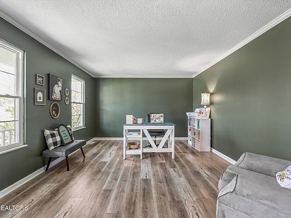 4th image of 828 View Harbour Rd