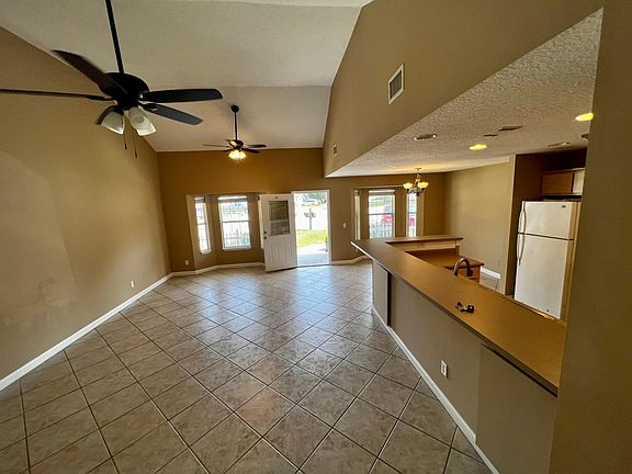 3rd image of 325 Windridge Dr #325