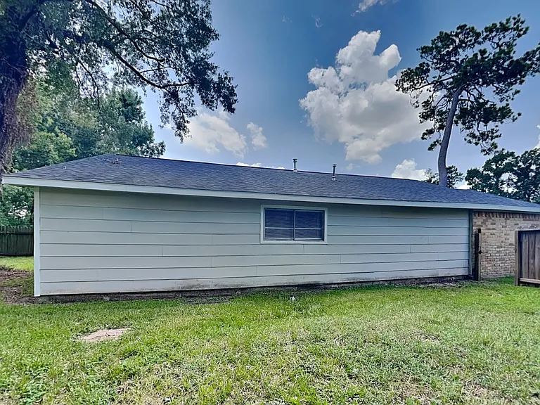 This charming single-story hom