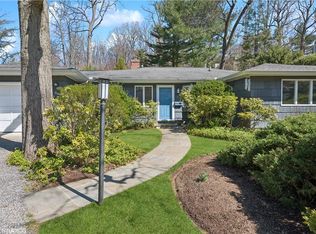 35 Crest Dr, North Tarrytown, NY 10591