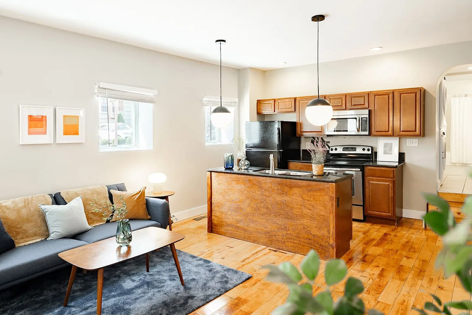 1 bed, 1.0 bath, 1076 sqft, $1,954 — Photo 2