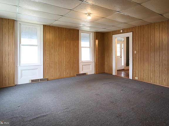 5th image of 104 Mountain Ave